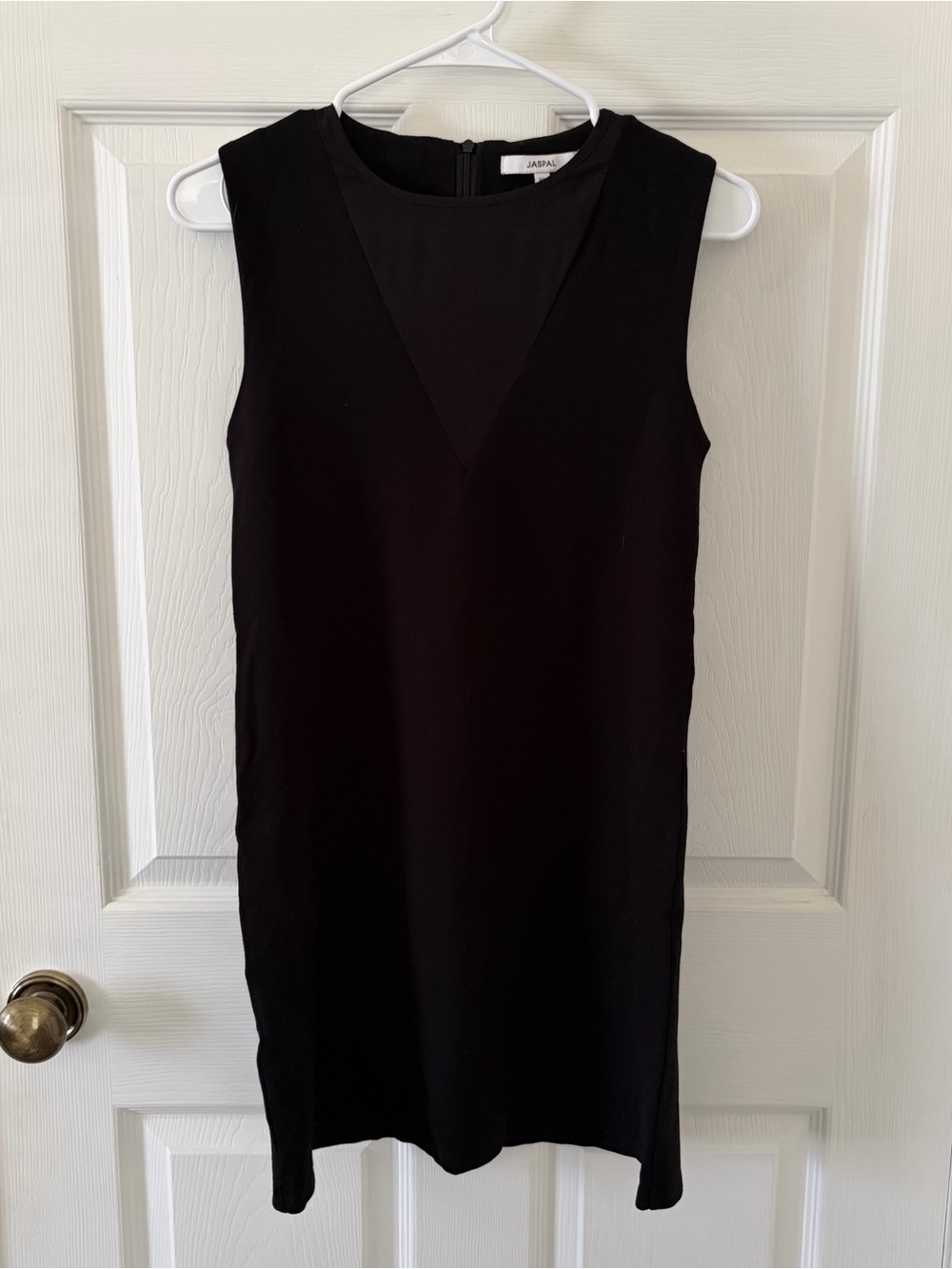 Jaspal Sleeveless Black Mini Shift Dress with V-Panel